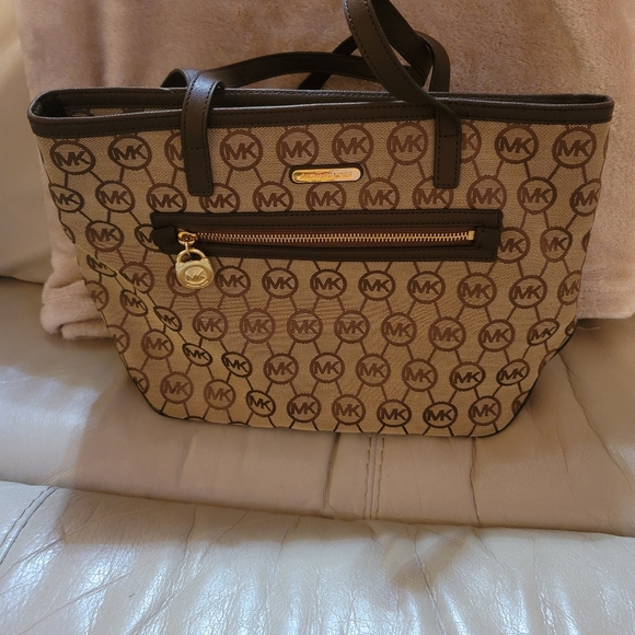 Michael Kors Medium Logo Handbag - Picture 2 of 5